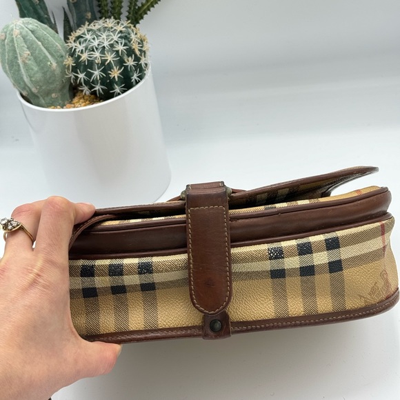 AUTHENTIC BURBERRY Crossbody Flap Ba - Picture 4 of 13